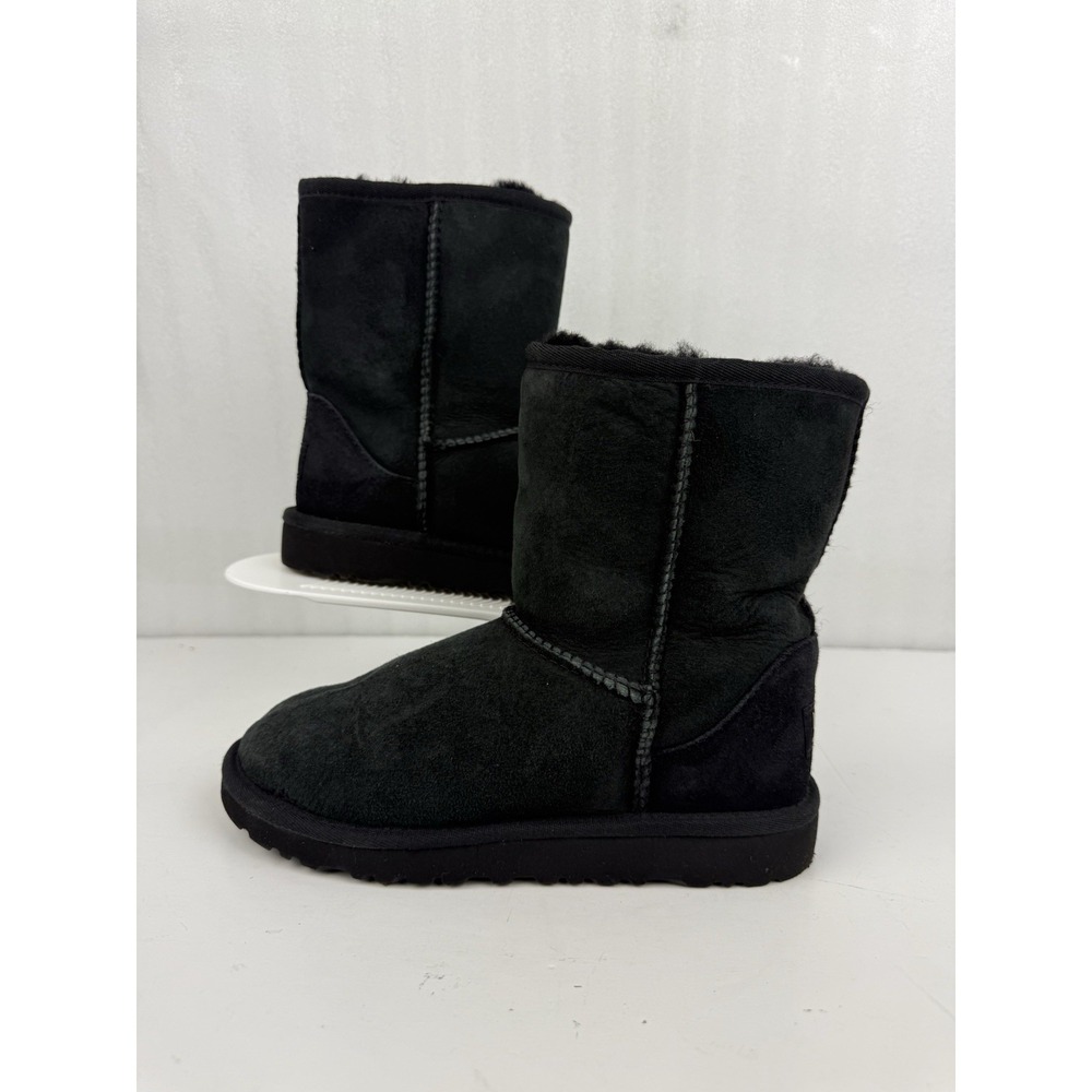 UGG Australia Classic Short II Boots Black Suede Sheepskin Youth Sz. 3 WMS Sz. 5